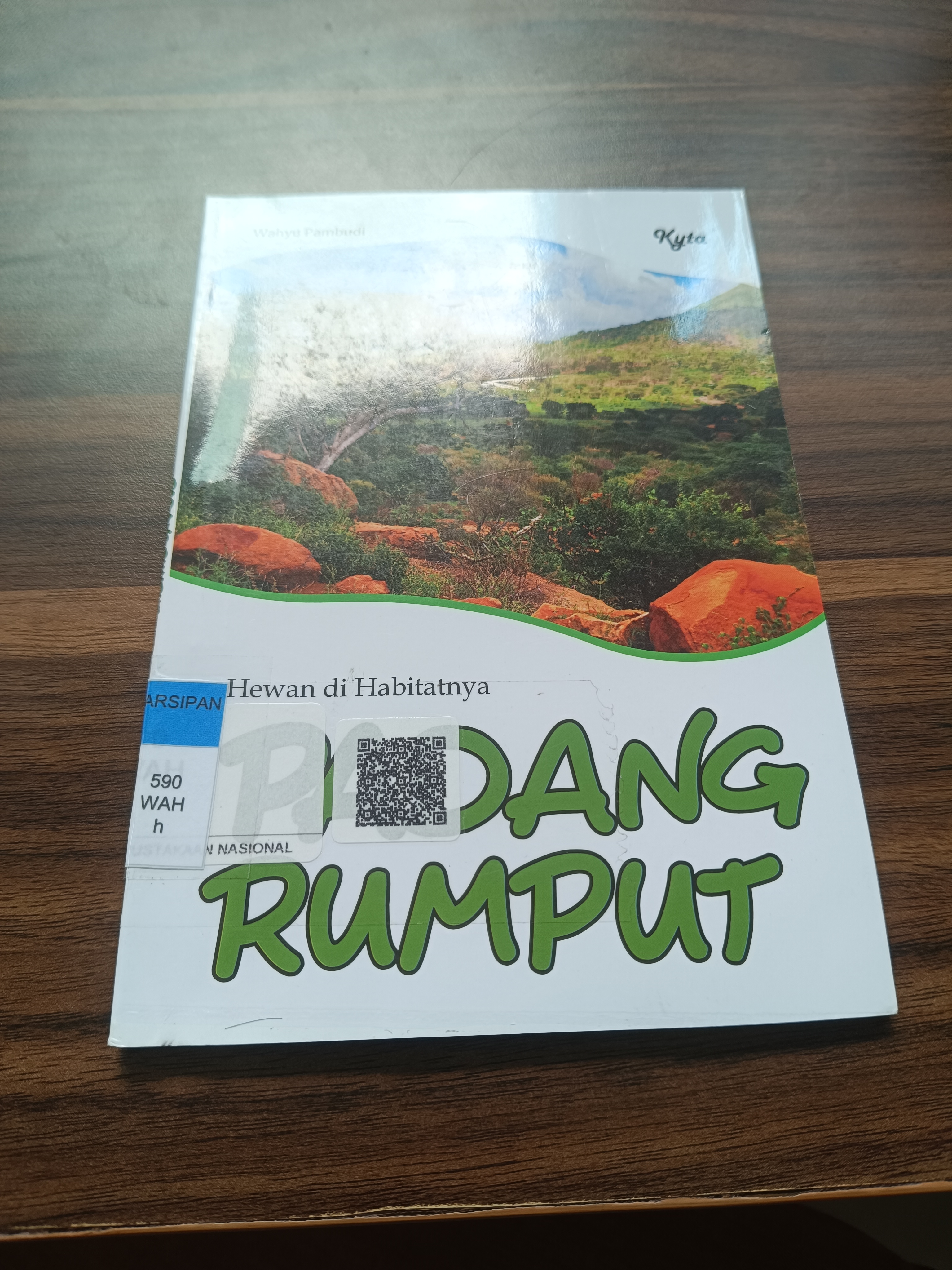 Hewan di padang rumput 