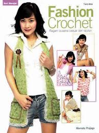 Fashion Crochet : Ragam Busana Casual dari Rajutan 